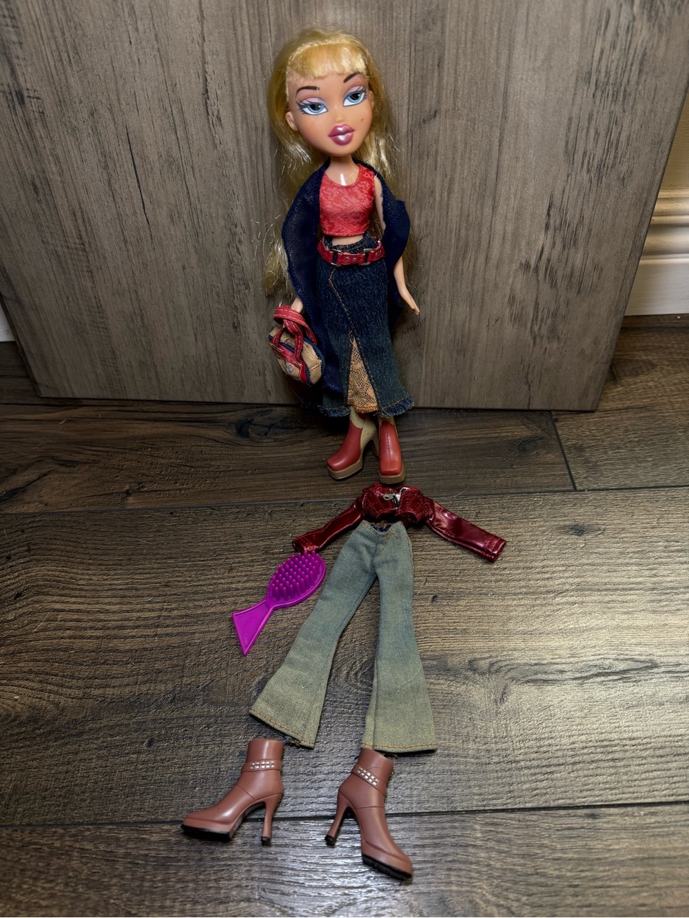 2002 Vintage MGA Entertainment Bratz Xpress It Cloe Doll Two Outfits Accessories